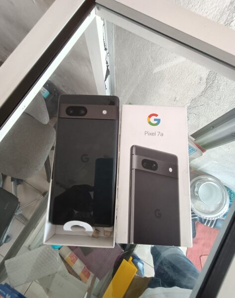 Google Pixel 7A nero 4